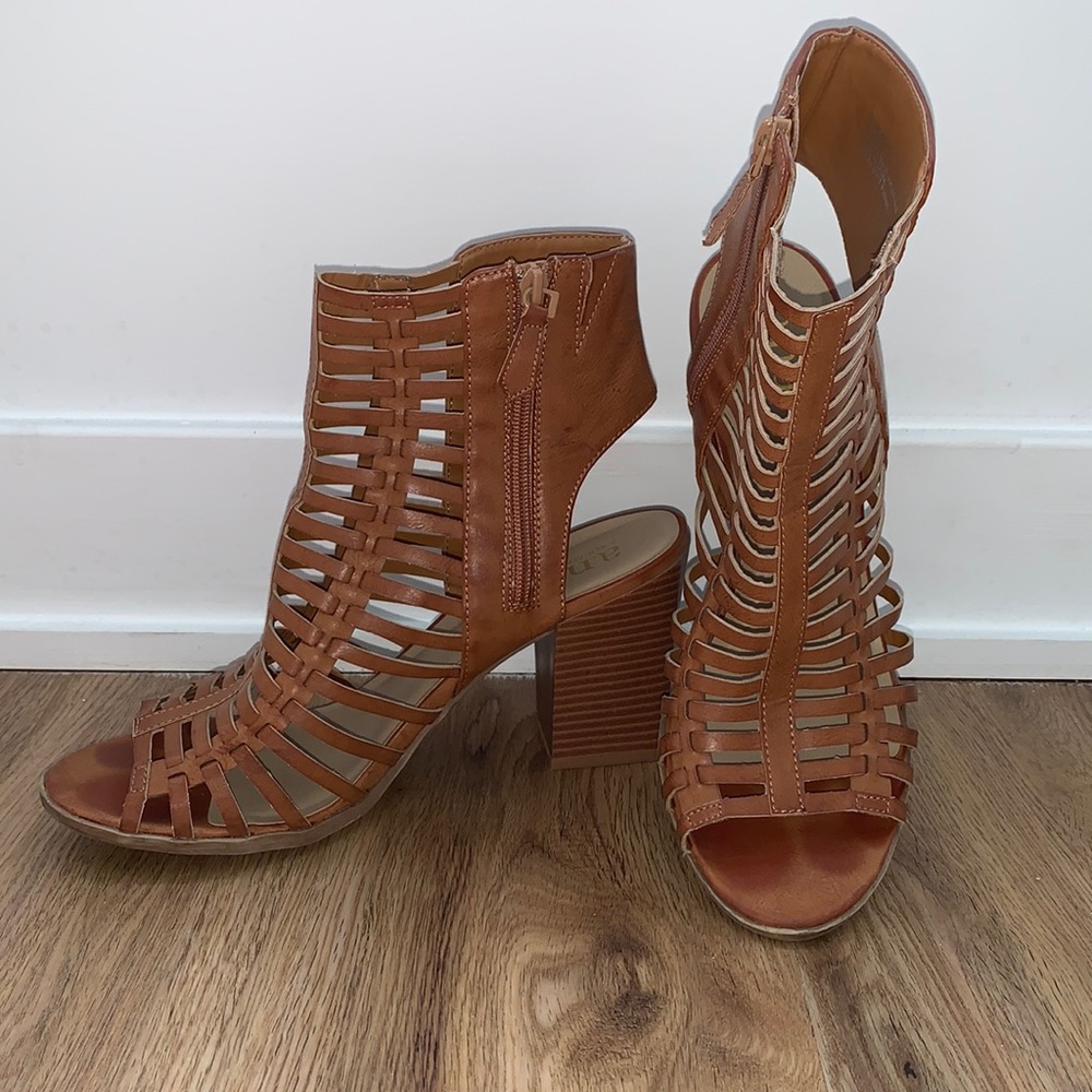 Brown heeled sandal